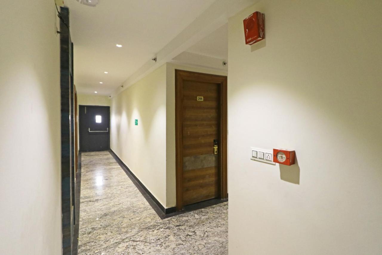 The Ivy Grand Hotel In City Centre With Free Secured Parking Nova Deli Exterior foto